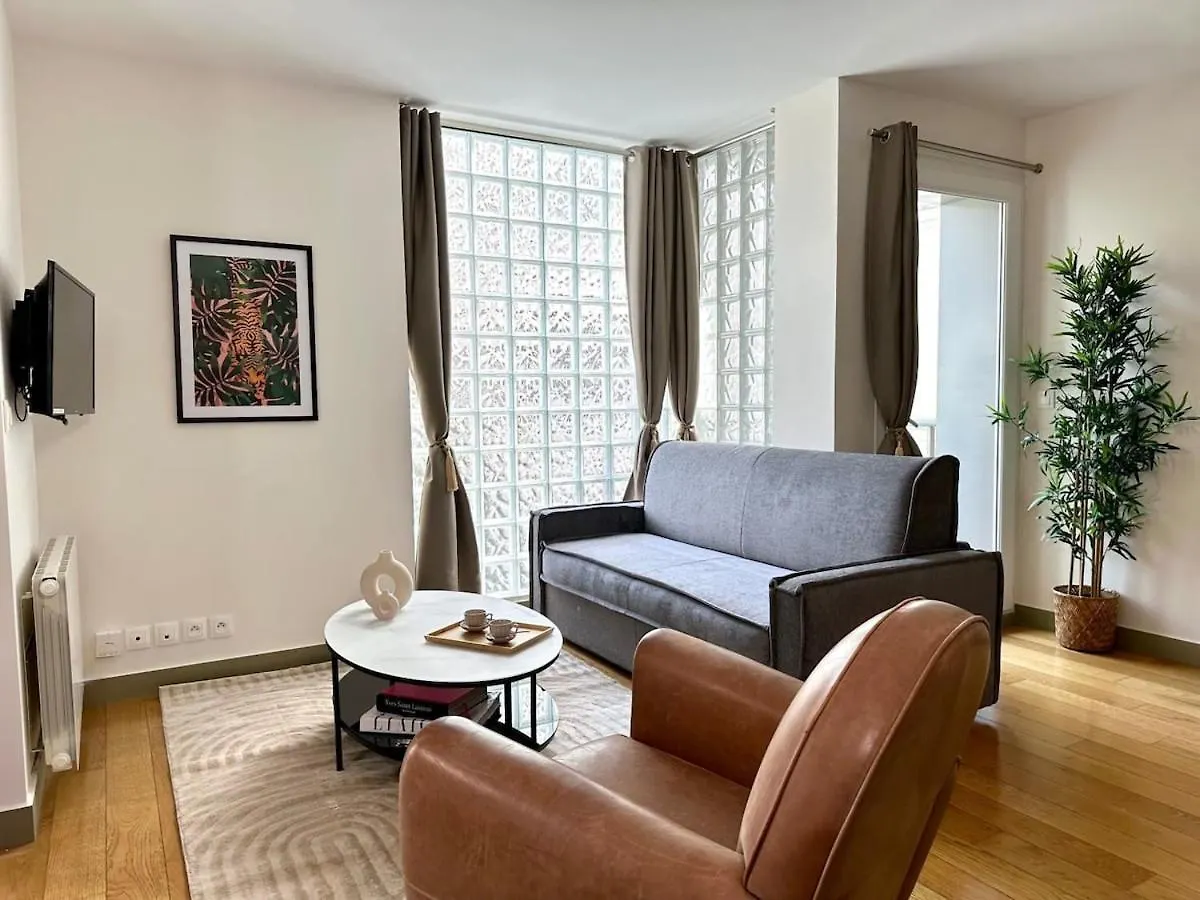 1575C Family Apartment La Villette باريس