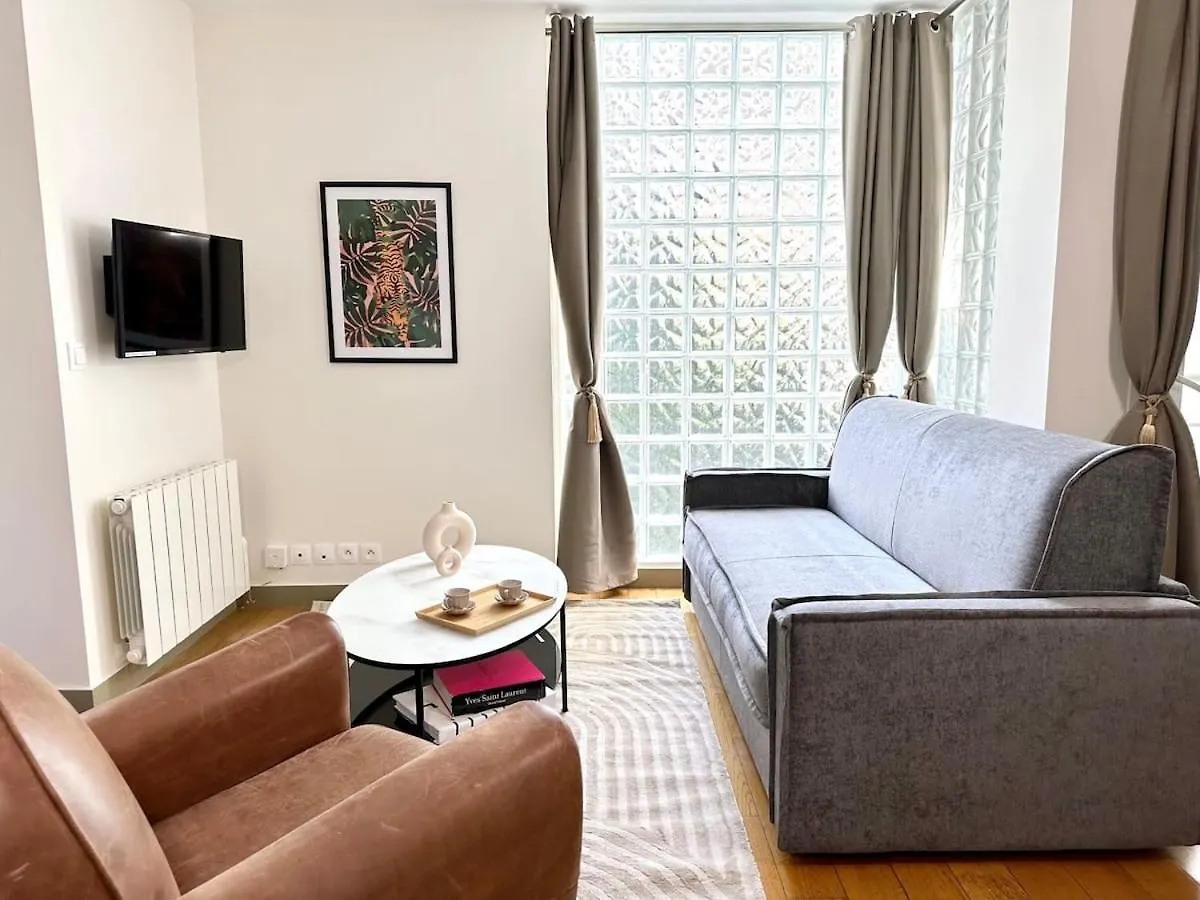 1575C Family Apartment La Villette باريس