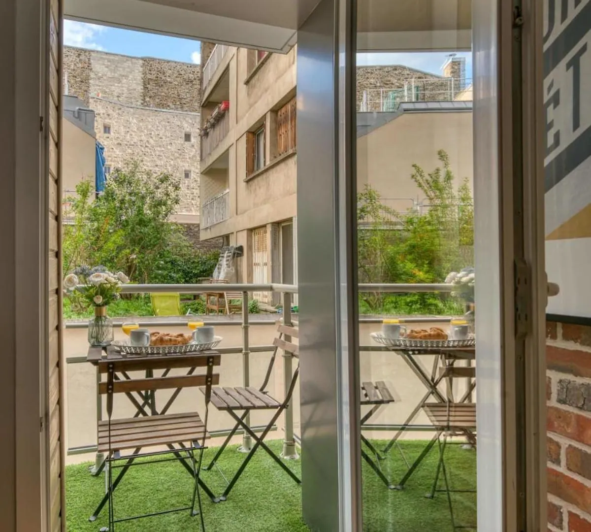 1575C Family Apartment La Villette باريس