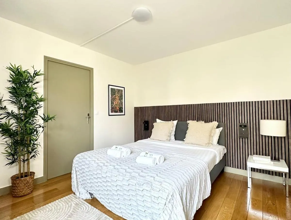 1575C Family Apartment La Villette باريس